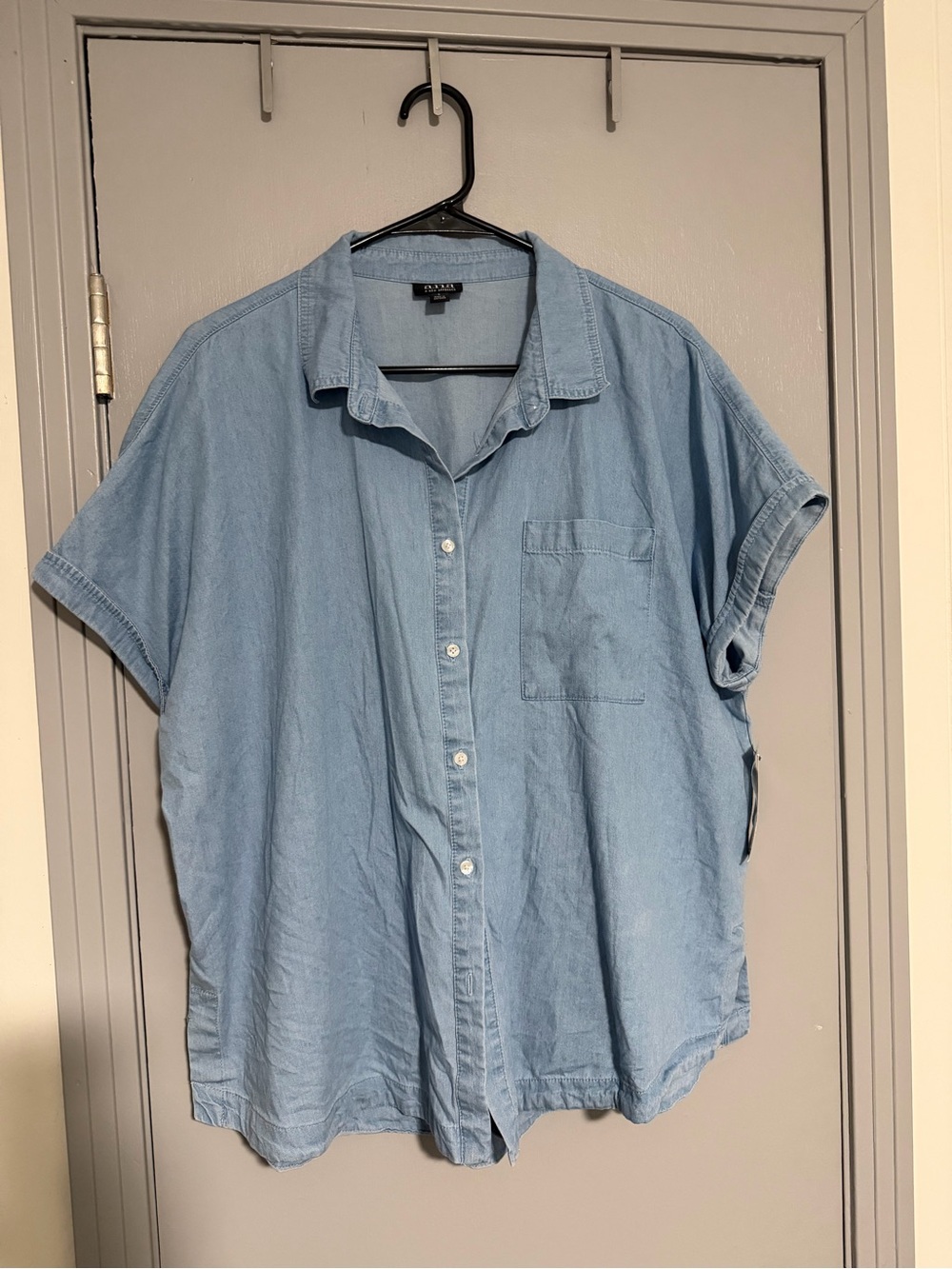 a.n.a Light Blue Short-Sleeve Button-Front Denim Shirt